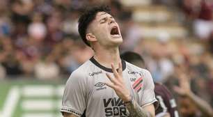 Zapelli some no Athletico-PR e torcida comemora com novo titular: "Fura fila"