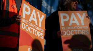 Médicos da Inglaterra iniciam greve de seis dias após rejeitarem acordo salarial proposto pelo governo
