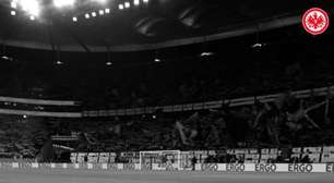Torcedor do Eintracht Frankfurt morre após emergência no estádio; clube lamenta