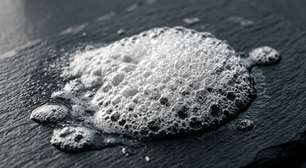 O truque do vinagre e bicarbonato que substitui 5 produtos de limpeza caros e gera economia real no supermercado todos os meses