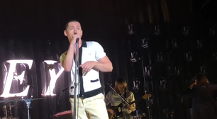 O dia em que o Arctic Monkeys fez cover de The Strokes