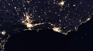 Onde ver cometas ou chuvas de meteoros: mapa 3D de poluição luminosa transforma cidades em montanhas de luz