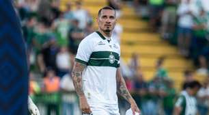 Maicon é julgado por expulsão no Coritiba e pode ficar até 12 jogos de fora