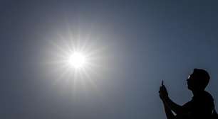 França enfrenta onda precoce de calor com temperaturas típicas do verão