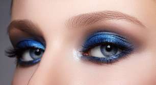 Sombra azul: tutorial da make que virou tendência em 2026