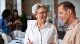 Profissionais 50+ ganham espaço em empregos de base