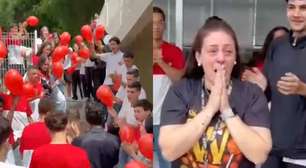 Professora com câncer de mama é surpreendida por estudantes com corredor de aplausos em SP