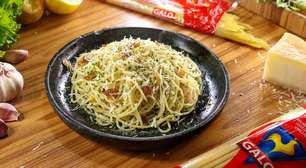 Clássico reinventado: espaguete ao alho e óleo com limão e queijo