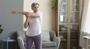 Cinco minutos por dia para dizer adeus aos braços flácidos: o exercício mais eficaz a partir dos 50 anos