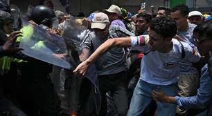 Venezuela: manifestantes voltam às ruas por aumento salarial e polícia reprime com gás lacrimogênio