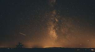 Passagem de cometa e chuvas de estrelas cadentes marcam o mês de abril; saiba as datas
