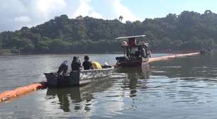 Baía de Guanabara recebe barreira feita com fios de cabelo para conter óleo e lixo