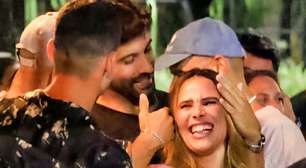 Em affair, Wanessa Camargo e Bruno Bevan, ator de novelas da Globo, se divertem com amigos no RJ. Fotos!