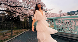 Juliana Paes aposta em boho chic e lenço para mala de viagem do Japão
