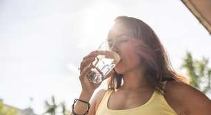 Você sabe o que é água inglesa? Entenda seus efeitos no organismo