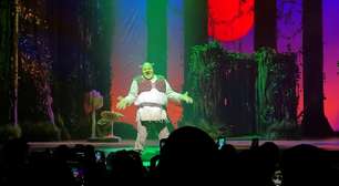 Tiago Abravanel surge verde e com próteses em primeiro preview de 'Shrek, O Musical'; veja