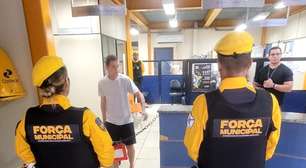 Força Municipal conduz dois homens à delegacia e apreende 12 cartões JAÉ no Centro do Rio