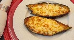 Berinjela recheada gratnada na airfryer fácil e perfeita