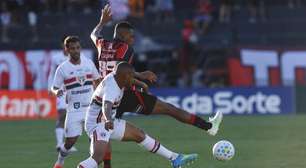 São Paulo tem atleta expulso, joga mal e perde para o Vitória