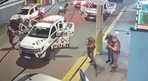 Vídeo mostra tiroteio que deixou PM e três suspeitos mortos após assalto a farmácia no interior de SP