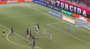 Athletico vence a Chapecoense e sobe na tabela do Brasileirão