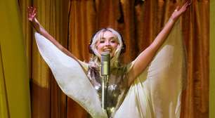 Sabrina Carpenter envolve Coachella com um set de estreia como atração principal digno de Hollywood