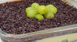 Delícia de uva na travessa, essa sobremesa é fácil e combina o azedinho da fruta com um creme maravilhoso
