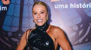 Mulher de Leonardo e mãe de Zé Felipe, Poliana Rocha elege fenda poderosa em look all black para show histórico do marido. Fotos!