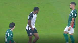Jogador do Corinthians é expulso por gesto obsceno em clássico com Palmeiras