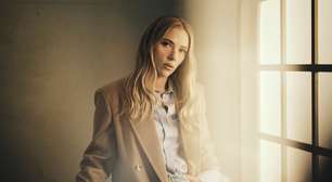 Scarlett Johansson relembra pressão no início da carreira: 'Era aceitável nos destruir pela aparência'