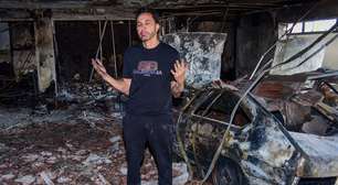 Pai de MC Gui se emociona ao mostrar bíblia intacta após incêndio destruir casa