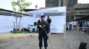 Peru retoma a eleição presidencial após incidentes; direita lidera contagem preliminar