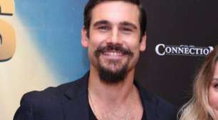 Mãe famosa de Nicolas Prattes impressiona público com jovialidade: 'Parece namorada'