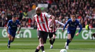 Igor Thiago celebra recorde na Premier League e persegue Haaland