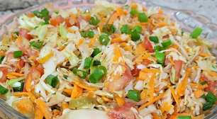 Salada mista colorida e refrescante, ideal para almoços de família ou ocasiões especiais