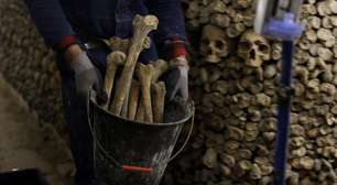 Reabertura das Catacumbas de Paris atrai multidões em ossuário subterrâneo com milhões de esqueletos