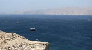 Bloqueio do Estreito de Ormuz anunciado por Trump entra em vigor