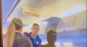 Clube argentino pode demitir zagueiro que gritou 'bomba' dentro do avião