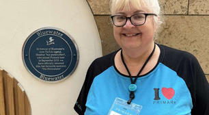 Aos 56 anos, funcionária de loja de departamento faz sucesso no TikTok com vídeos sobre rotina