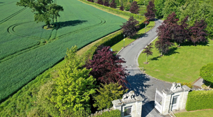 Vila irlandesa que pertenceu a fundador de cia aérea está à venda por R$ 118 milhões; conheça