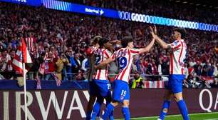 Atlético perde para o Barcelona, mas volta à semi da Champions após nove anos