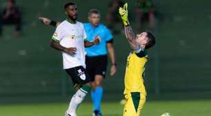 Com Tadeu no Goiás desde 2019, Daniel Paulista fala tudo sobre o goleiro: "É um cara"