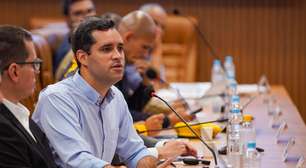 Cavaliere afasta servidores após agressão a ambulante em praia do Rio