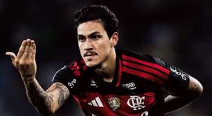 Pedro recebe homenagem após se tornar maior artilheiro do Flamengo no século