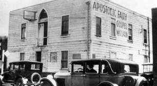 O culto liderado por pastor negro entusiasta do "dom das línguas" que fundou o pentecostalismo há 120 anos