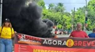 Servidores municipais protestam em frente à Câmara do Recife