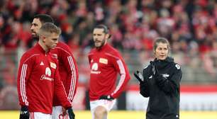 Mulher assume equipe masculina na Alemanha e vira alvo de ataques online