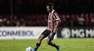 Marcos Antônio sente lesão e deixa jogo do São Paulo ainda no primeiro tempo