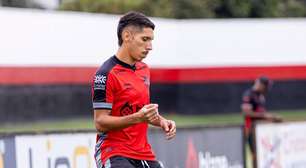Jogador do Atlético-GO pega de surpresa em relação com Marta