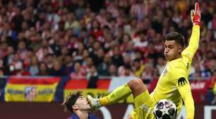 Jogador do Barcelona sangra em campo após choque forte com goleiro do Atlético de Madrid; confira